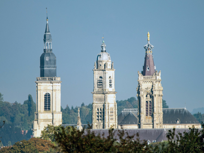 photo de trois clochers cambrésiens